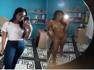 Today Exclusive- Cute Desi Girl Record her Nude Selfie