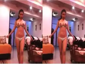 Today Exclusive- Sexy Desi Girl Showing Her Boobs and Pussy
