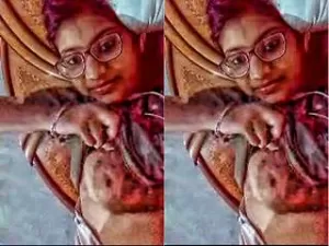 Today Exclusive- Cute Desi Girl Showing Her Boobs