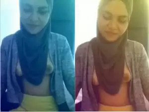 Today Exclusive- Paki Girl Showing Her Boobs