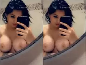Today Exclusive- Sexy NRI Girl Showing Her Boobs