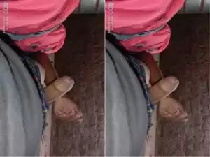 Today Exclusive- Village Bhabhi Give Handjob