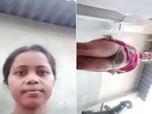 Today Exclusive- Desi Village Girl Showing Her Boobs and Pussy