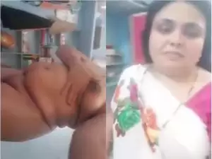 Today Exclusive-Horny Desi Bhabhi Record Nude Video For Lover