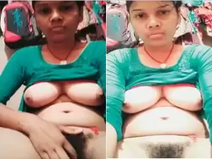 Today Exclusive- Sexy village Girl Showing Her Boobs and Pussy