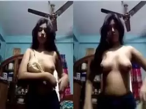 Today Exclusive-Desi Girl Showing Boobs and Trying New Bra