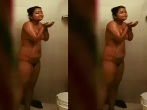 Today Exclusive- Cute Desi Girl Bathing