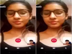 Today Exclusive- Desi Girl Showing Her Boobs on Video call
