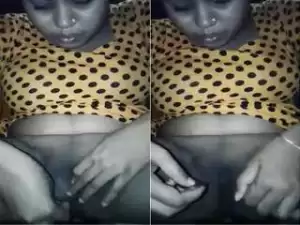 Today Exclusive- Village Girl Showing Her Pussy