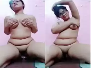 Today Exclusive-Cute Desi Girl Showing her Boobs and Pussy