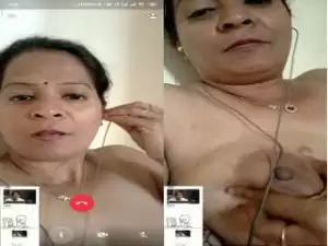 Today Exclusive- Horny Mallu Bhabhi Showing Her Boobs