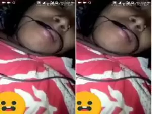 Today Exclusive- Desi Bhabhi Showing Her Pussy Fingerring On Video Call