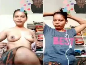 Today Exclusive- Sexy Desi girl Showing Her Boobs