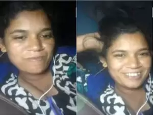 Today Exclusive- Desi Village Girl Showing Boobs
