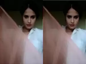 Today Exclusive- Sexy Paki Girl Showing Her Boobs On Video Call Part 2