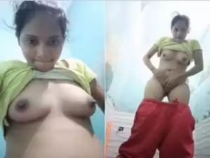 Today Exclusive- Desi Girl Record Her Nude Video For Lover