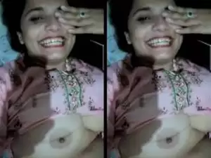 Today Exclusive- Sexy Paki Girl Showing Her Boobs on Video Call