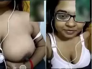 Today Exclusive- Shy Desi Gf Showing Her Boobs
