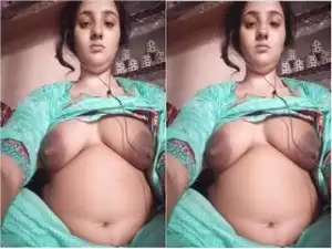 Today Exclusive- Sexy Paki Girl Showing Her Boobs and Pussy Part 2