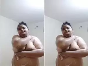 Today Exclusive- Horny BBW Bhabhi Bathing