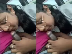 Today Exclusive- Tamil Girl  Blowjob In Car