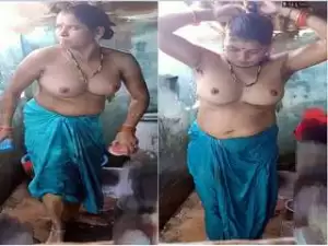 Today Exclusive- Desi Bhabhi record Her Bathing Video For Lover Part 1