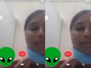 Today Exclusive- Mallu Bhabhi Showing Pussy