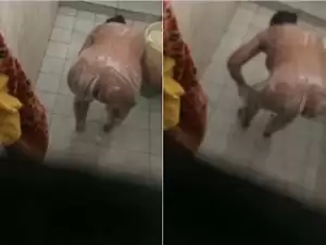 Today Exclusive- Desi Bhabhi bathing Record By Hidden Cam