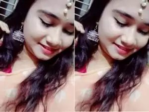 Today Exclusive- Hot look Desi Girl Showing Her Boob and Pussy