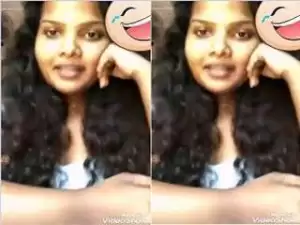 Today Exclusive- Lankan Girl Showing Boobs