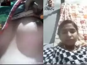 Today Exclusive- Cute Desi Girl Showing Her Boobs