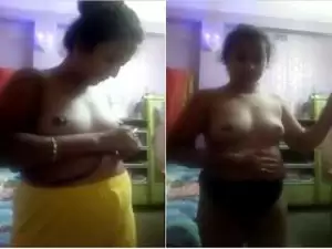 Exclusive- Sexy Kolkata Girl Tumpa Strip Her Cloths