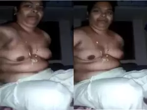 Today Exclusive- Desi Bhabhi Showing her Boobs and Pussy