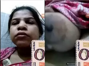 Today Exclusive- Paki Bhabhi Showing Her Boobs and Pussy On Video Call