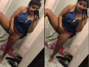 Today Exclusive-Sexy NRI Girl Fingering