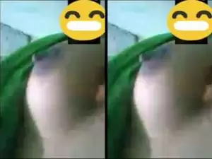 Today Exclusive- Desi Girl Showing Her Boobs