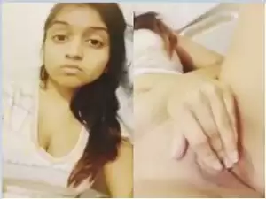 Today Exclusive- Cute Desi Girl Showing Her Boobs and Pussy