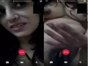 Today Exclusive- Sexy Desi Bhabhi Showing Her Boobs and Pussy On Video call