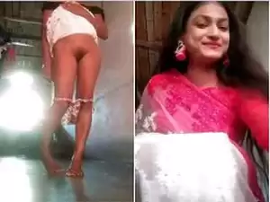 Today Exclusive- Desi Girl Showing Her Boobs and Pussy