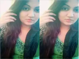 Today Exclusive- Sexy Desi Girl Showing Her Boobs