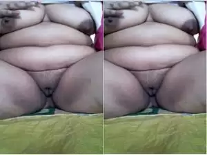 Today Exclusive- Horny Desi Bhabhi Showing Boobs and Pussy