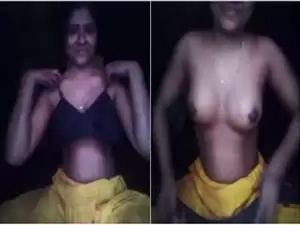 Today Exclusive- Desi Girl Showing Her Boobs and Pussy