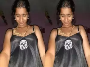 Today Exclusive- Sexy Tamil Bhabhi Changing Cloths