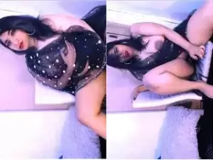 Today Exclusive- Sexy Desi Bhabhi Showing Boobs and Pussy On Live Show