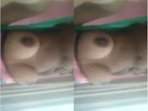 Today Exclusive- Tamil Girl Showing Her Boobs Part 3