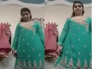 Today Exclusive- Sexy Paki Girl Changing Her Cloths part 1