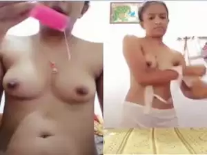 Today Exclusive- Cute Lankan Girl Showing Her Boobs and Pussy
