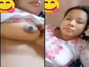 Today Exclusive- Desi Girl Showing her Boobs On Video Call