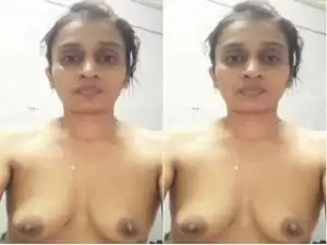 Today Exclusive- Sexy Desi Bhabhi Wearing Cloths