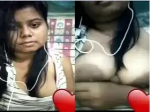 Today Exclusive-  Cute Assami  Girl Showing Her Boobs and Pussy on Video Call Part 1